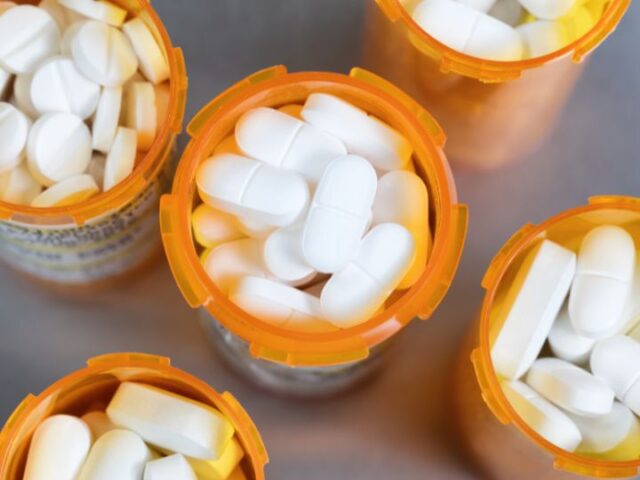 Nucynta vs Oxycodone: Side Effects, Effectiveness, and Risks