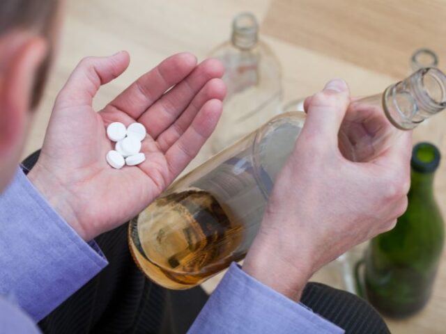 Can You Mix Alcohol And Paxlovid?